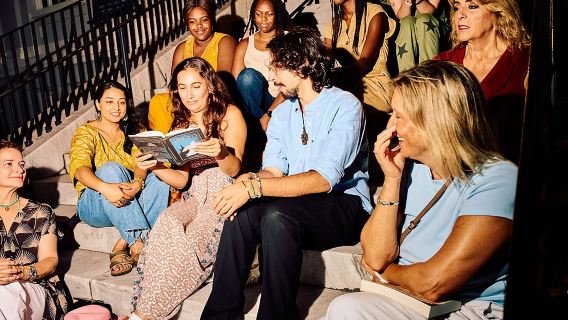 Tour notturno a piedi dei fantasmi di Charleston con il cimitero della chiesa unitaria