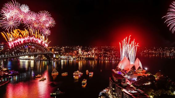 Viaggio in Australia: Crociera di 2 ore con fuochi d'artificio per Capodanno in partenza dal porto di Darling o dal molo di Manly a Sydney