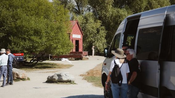 Queenstown day/half-day tour to Glenorchy and Arrowtown with Chinese-speaking small group (max 10 people)