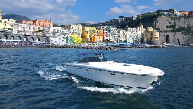 Crociera in barca tutto incluso a Capri con tour della città da Positano