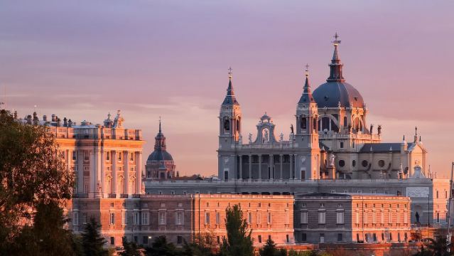 Tagesausflug zur Almudena-Kathedrale, Palacio Real de Madrid und dem Nationalen Kunstzentrum