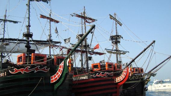 Pirate show on Captain Hook's Galleon with dinner