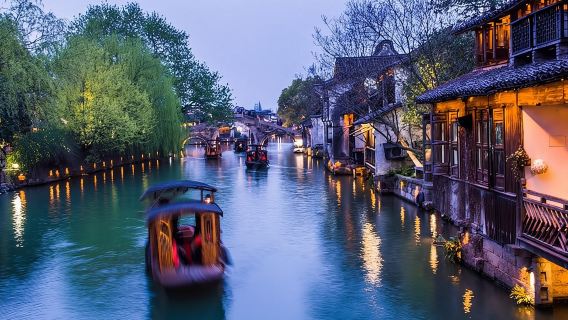 Excursión privada de un día a la ciudad acuática de Zhujiajiao y a la ciudad de Shanghái