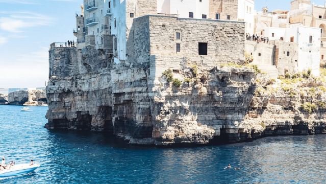 Interactive city discovery adventure game in Polignano