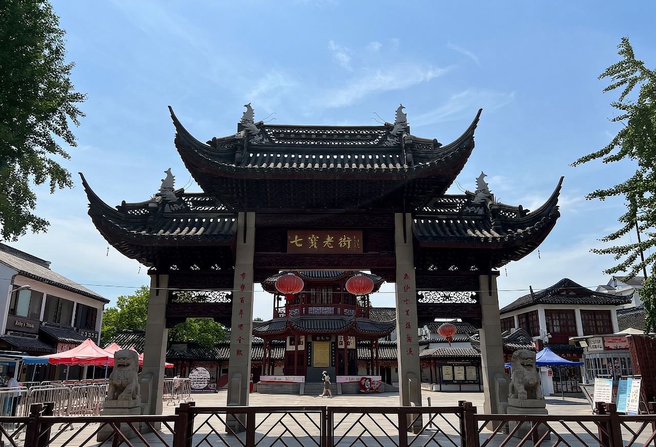 Eatwith - Shanghai - Shanghai Young Couples' Special Car Pickup! Take you to Qibao Old Street comfortably and taste authentic ancient town cuisine!