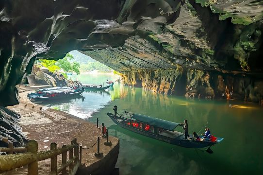 Grotta di Phong Nha e Grotta del Paradiso: tour guidato in barca ed esplorazione