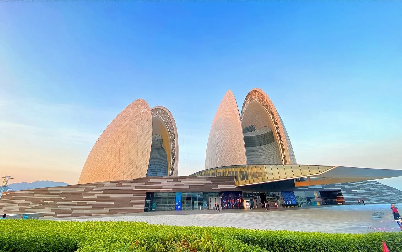 【珠海一日遊 純玩】登橋/船遊港珠澳大橋/珠海大劇院/珠海漁女