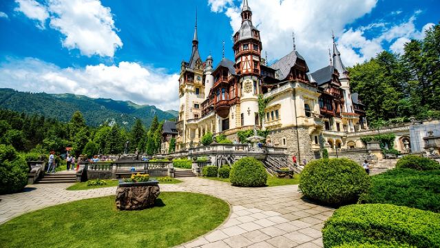 Bucharest to Dracula Castle, Peles Castle and Brasov Guided Tour