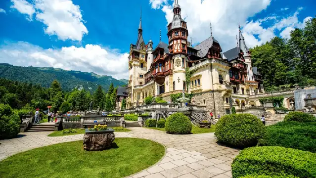 Bucharest to Dracula Castle, Peles Castle and Brasov Guided Tour