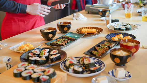 Tokyo Washoku 4-hour Cooking Class: From Market to Table