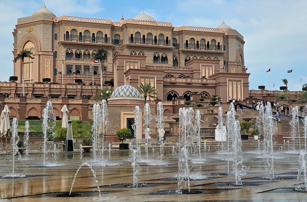 Louvre Abu Dhabi + Saadiyat Island + Presidential Palace + Emirates Palace Hotel + Grand Mosque