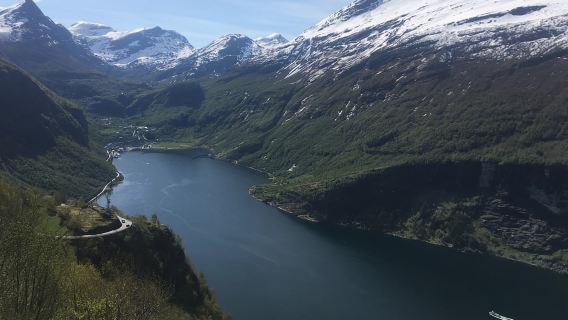 Desde Hellesylt: Recorrido por lo más destacado de Geiranger con paradas para hacer fotos