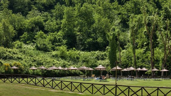 Relájese en las Termas de Agnano: piscinas termales, spa, naturaleza y aperitivo