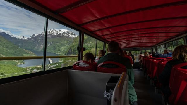 Geiranger : visite touristique de la ville en bus à arrêts multiples