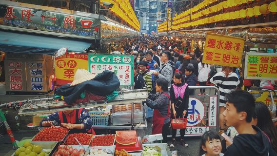 Keelung: Guided Walking Tour with Snacks and Drink