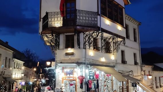 จากติรานาสู่กีโรคาสเตอร์: ทริปหนึ่งวันในเมืองที่น่าหลงใหล