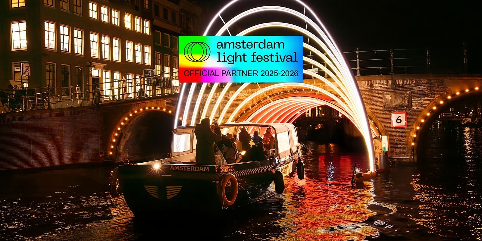 Amsterdam: Light Festival Boat+Unlimit.Drinks & Snack Option