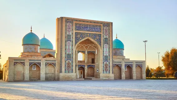 Uzbekistan - Tashkent - | Interpretazione e accompagnamento | Guida turistica locale | Fiere | Visite aziendali | Servizi di accoglienza | (Personalizzabile su richiesta)