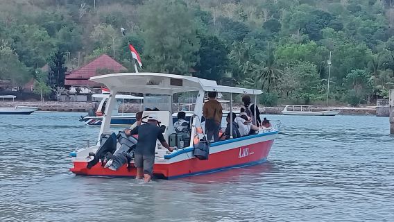 보트 이동 서비스: 데사 아닷(DESA ADAT)을 통한 페니다(Penida)와 렘본간(Lembongan) 간 이동