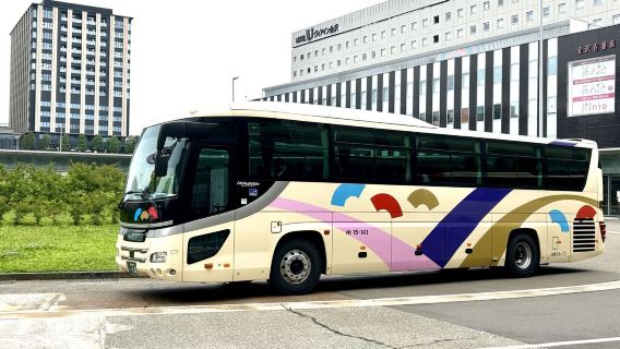 Reguliere toeristenbuskaart voor heen- en terugreis naar Kanazawa, Shirakawa-go en Gokayama