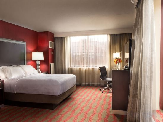 LaGuardia Plaza Hotel by Hilton Room Type - 1 Queen Bed Mobility/Hearing Accessile Ri Shwr