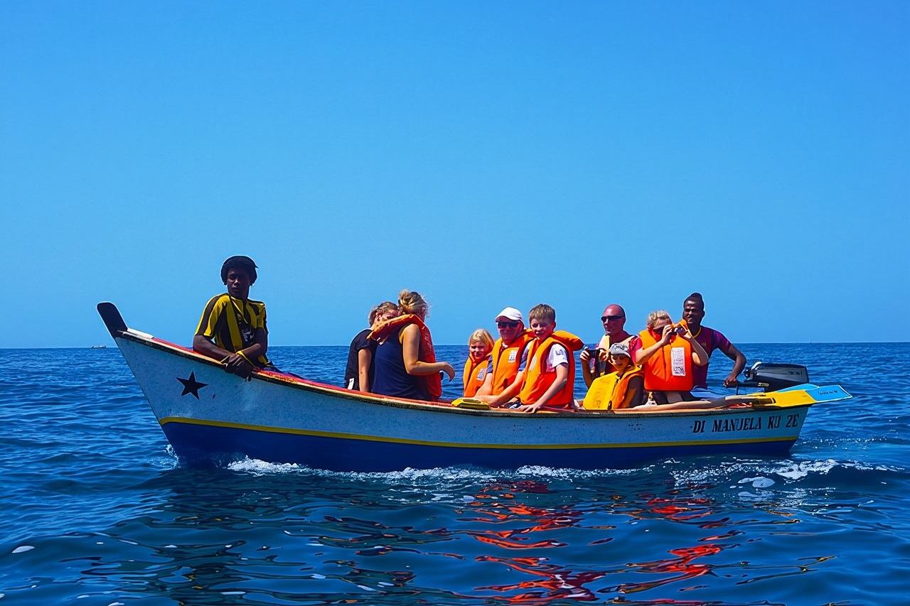 Экскурсия на пляж Таррафал: прогулка на лодке к маяку, сноркелинг и обед-барбекю