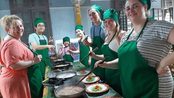 Vegetarian Cooking Class and Basket Boat Activity