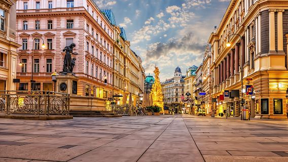 Self guided tour with interactive city game of Vienna