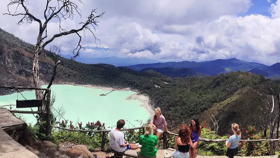 Tur Pribadi Berpemandu ke Kawah Putih & Daerah Sekitarnya