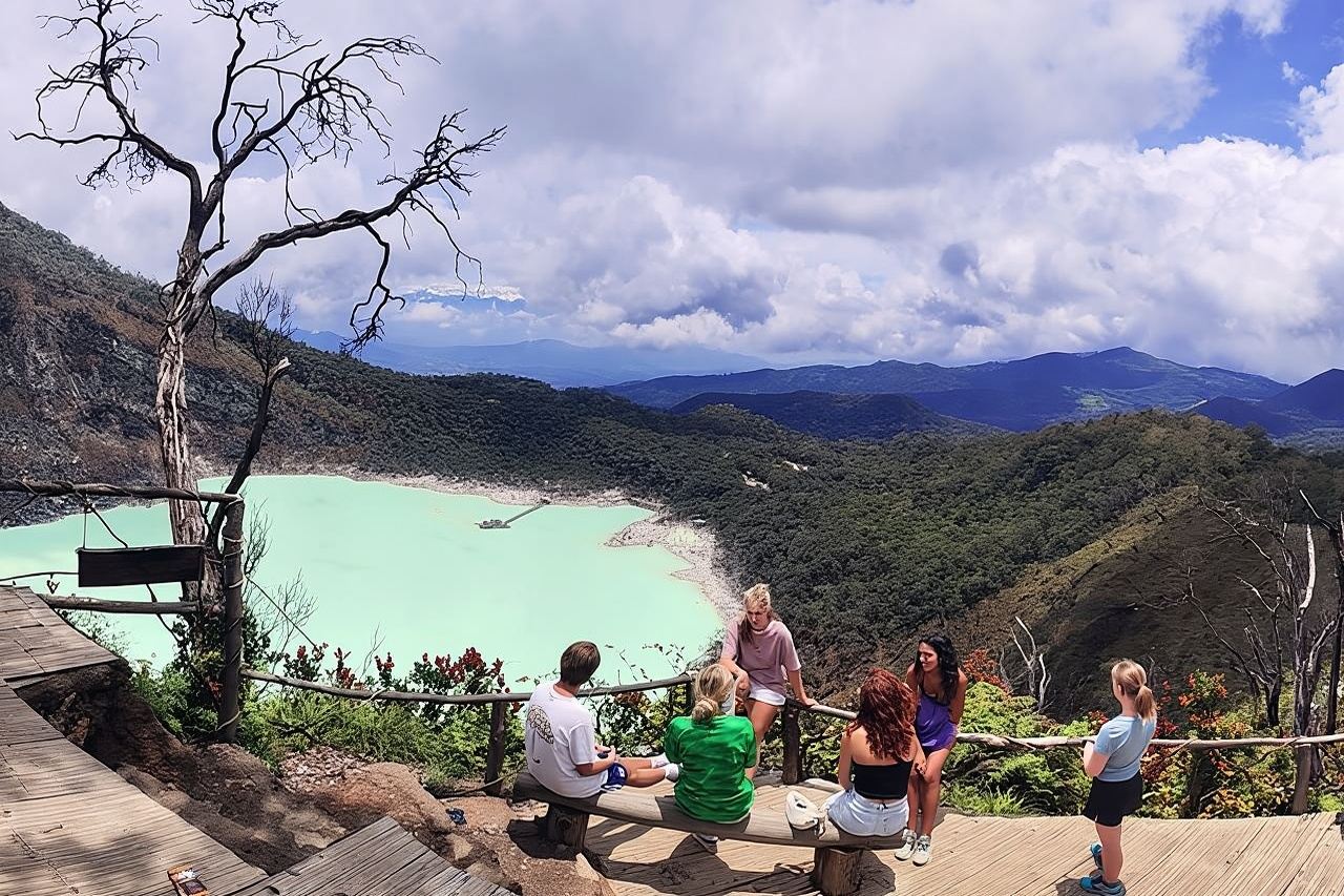 Private Guided to The White Crater & Surrounding Areas Tour