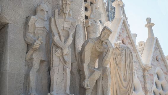 A 1-day tour to Sagrada Familia and Park Güell in Port of Spain, Spain