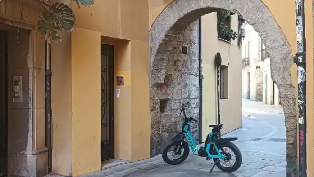 Yamaha Fat Bike Adventure: Valencia's Past and Future