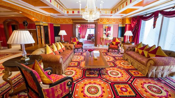 ドバイ ブルジュ・アル・アラブの内側見学ツアー（プライベート送迎付き）