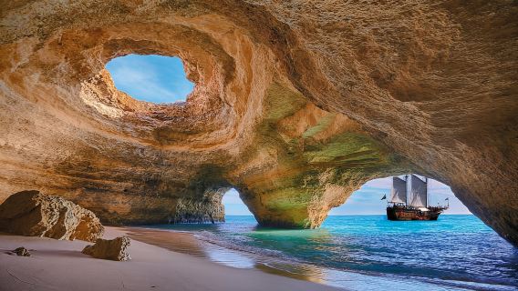 Portimão: Pirate Ship Cave Cruise