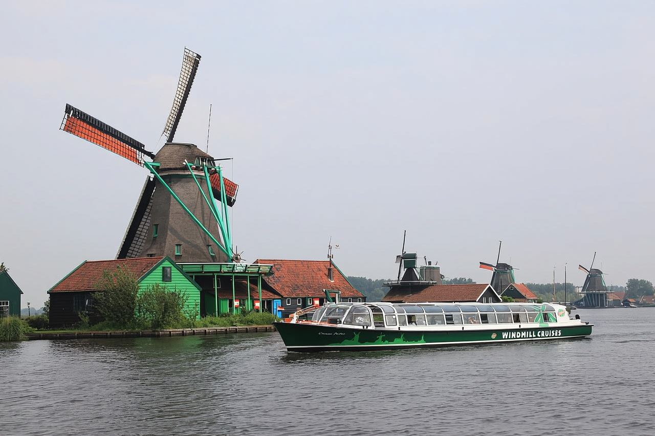 アムステルダム：ザーンセスカンス、マルケン、フォーレンダム、エダムの日帰りツアー