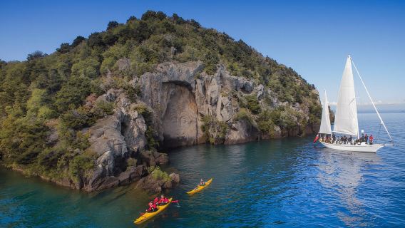 Taupo: Kajaktour zu den Maori-Felsschnitzereien