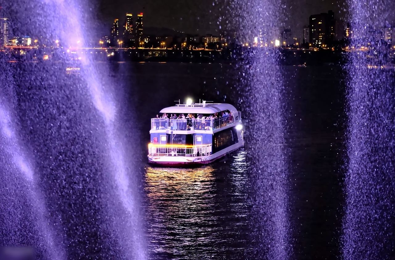 Seoul Yeouido E-Land Han River Cruise with 40/50/70 min options, featuring optional music performances, seagull feeding, and fireworks show