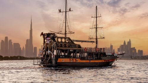 Canal Pirate Ship Sightseeing Cruise with Transfer and Optional Unlimited Pizza Meal Day Tours 3