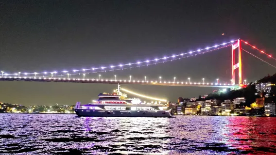 Du thuyền ngắm cảnh eo biển Bosphorus tại Istanbul, Thổ Nhĩ Kỳ (bao gồm bữa tối + thưởng thức biểu diễn)