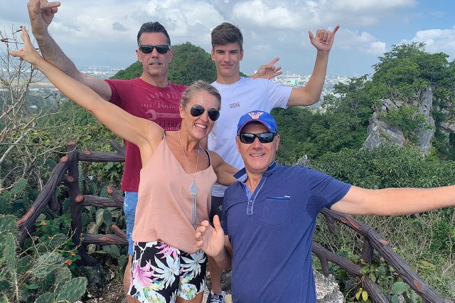 LES JOLIS PÈLERINS SE RENDENT À MARBLE MOUNTAIN, DRAGON BRIDGE ET LA DAME BOUDDHA