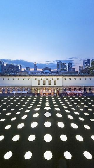 フランクフルト旧オペラ座+ツァイル+シュテーデル美術館+レーマー（フランクフルト旧市庁舎）貸切チャーター1日