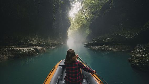 From Kutaisi: Canyons and Caves Tour with Transfer to Tbilisi