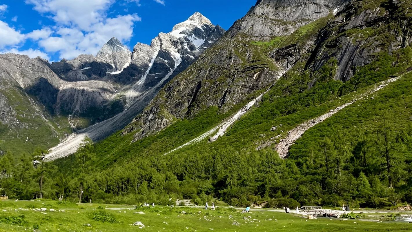 Bipenggou Valley 1-Day Tour: Explore Sichuan's Alpine Wonderland