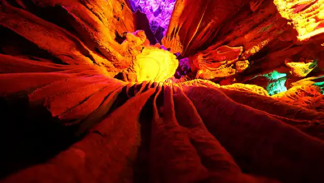 陽朔銀子岩半日遊【入場門票+陽朔來回交通】