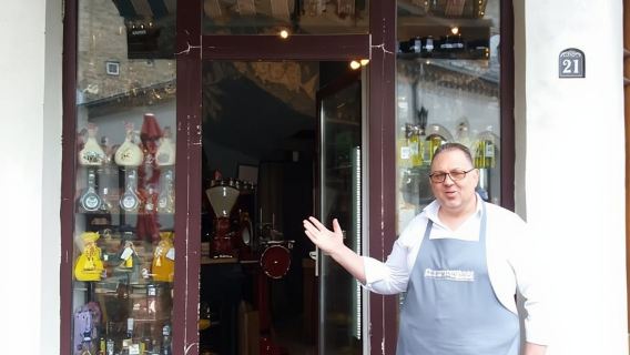 Romanian food walking tour in the center of Bucharest