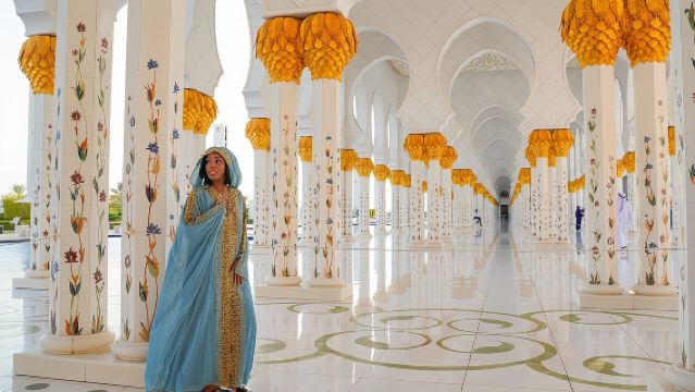 Dubai To Abu Dhabi: Grand Mosque, Royal Palace & Etihad Tower