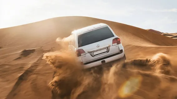 阿布達比日出沖沙（市區酒店接送/沖沙/騎駱駝/滑沙/飲料）