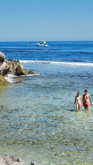 1-day tour to Rottnest Island in Western Australia [self-guided tour + cycling paradise + smiling quokkas]
