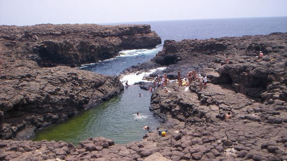 Salt Island: 4 hr sea excursion to Buracona or Pedra de Lume