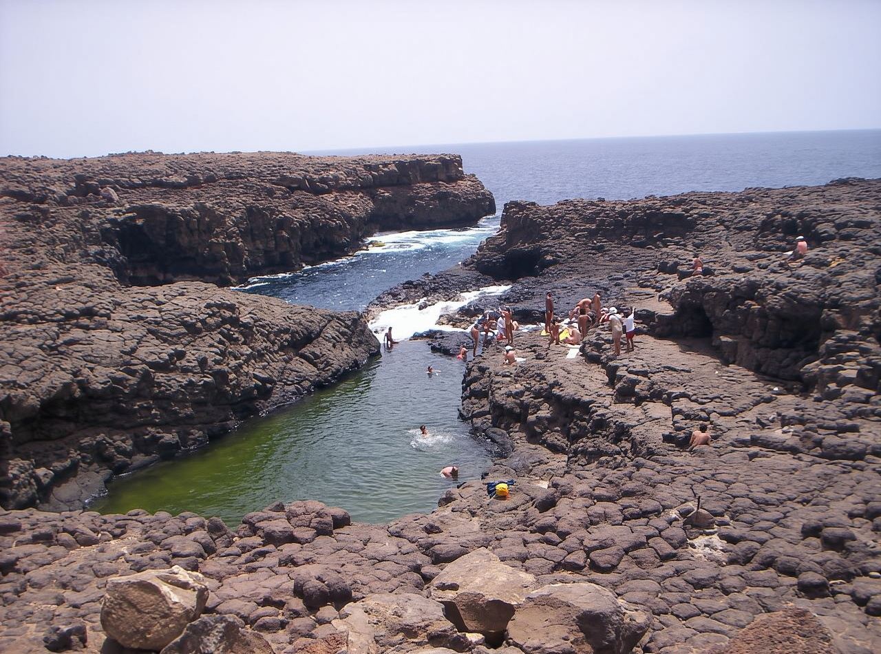 Salt Island: 4 hr sea excursion to Buracona or Pedra de Lume